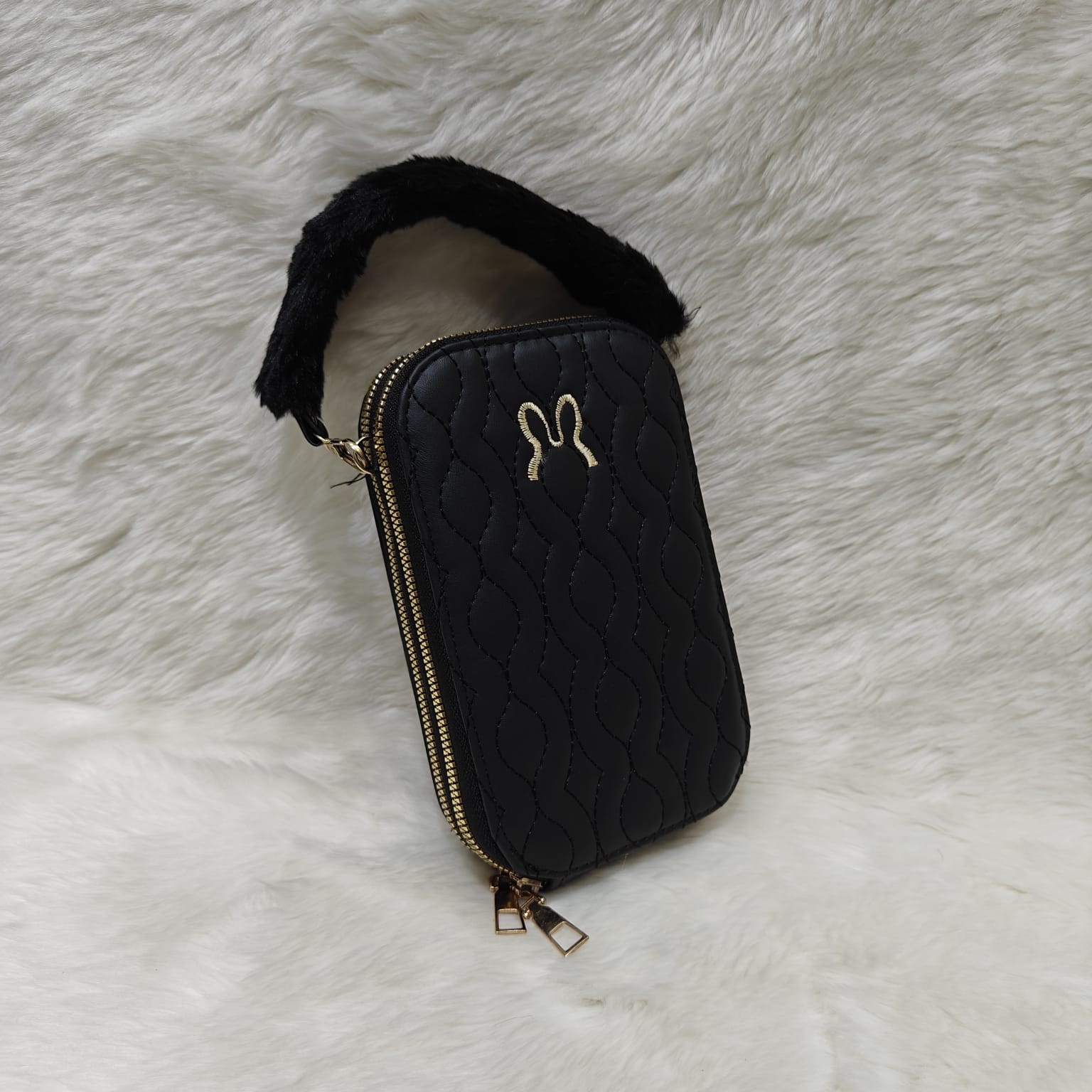 Mobile Pouch (Fur handle)